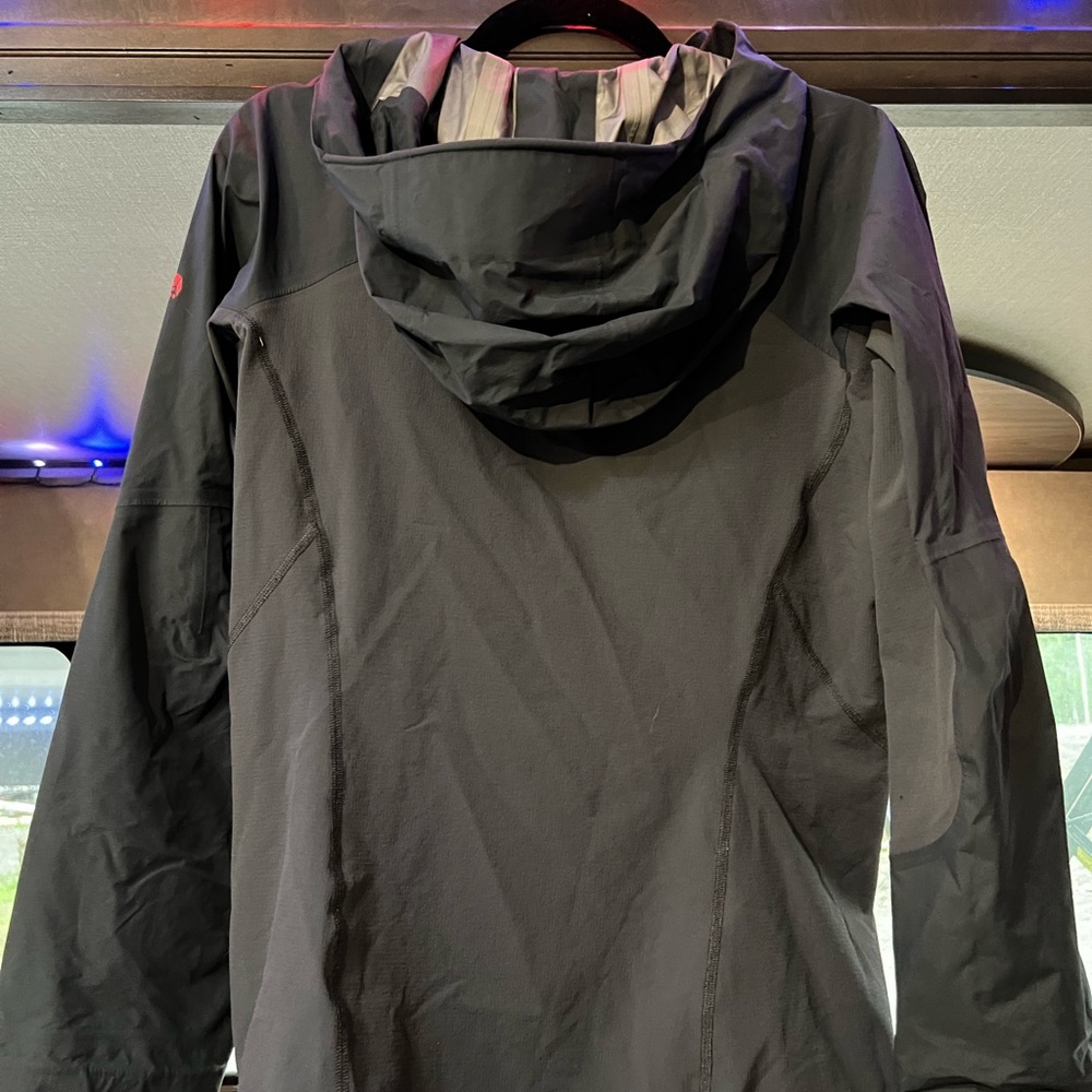 Mountain Hardware Jacket - image 4